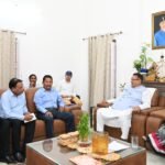 गढ़ी कैंट में हरबंश कपूर मेमोरियल कम्युनिटी हॉल एवं टाउन हॉल मसूरी की एसओपी तैयार करने को लेकर कैबिनेट मंत्री गणेश जोशी ने ली बैठक