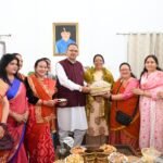 कैबिनेट मंत्री गणेश जोशी को भिटौली त्यौहार की शुभकामनाएं देते कुर्मांचल परिषद के पदाधिकारीगण