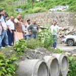 संवेदनशील क्षेत्रों का दौरा कर कैबिनेट मंत्री गणेश जोशी ने सुरक्षात्मक कार्यों का लिया जायजा